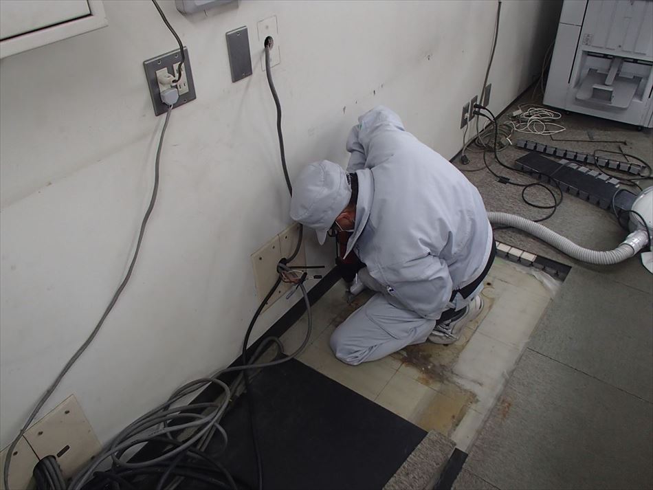 静岡河川事務所に放送装置の設置に伴うアンカー穿孔作業状況