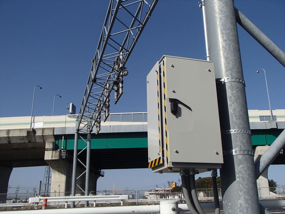 道路プローブ情報収集設備用の路側装置(RSU機側装置)の設置写真